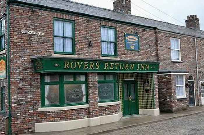 Coronation Street fans only just realising two stars are real-life mum and son