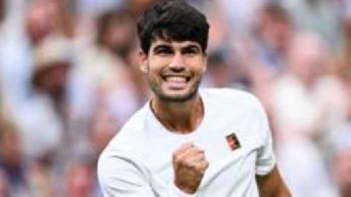 Alcaraz battles back against Rublev to reach quarter-finals