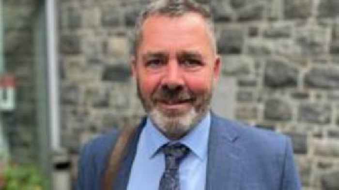 Politician to pursue Snapchat ban for children