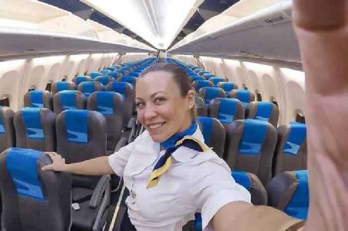 Flight attendant explains why cabin lights are dimmed during take-off and landing