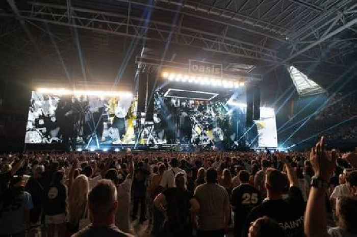 Heartwarming reason Oasis has dog graphics on stage during tour as fans emotional