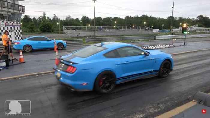 Blue Ford Mustang Shelby GT500 Drags Blue BMW M4, Someone Was Sleeping at the Start Line 