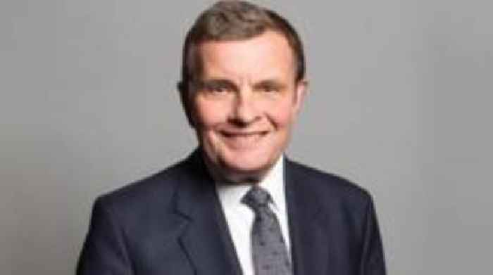 Former Tory cabinet minister Jones joins Reform UK