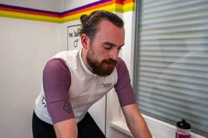 I lost 1kg in one hour by training in the heat like a Tour de France cycling pro