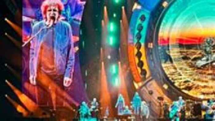 Jeff Lynne's ELO farewell despite broken hand