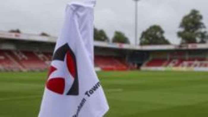 Cheltenham sign left-back Anderson on loan