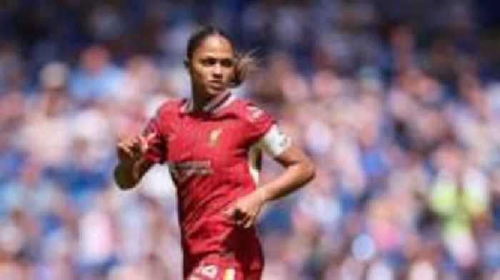 Arsenal sign former Liverpool full-back Hinds