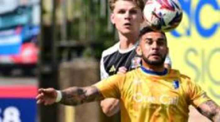 Striker Dwyer signs new Mansfield deal