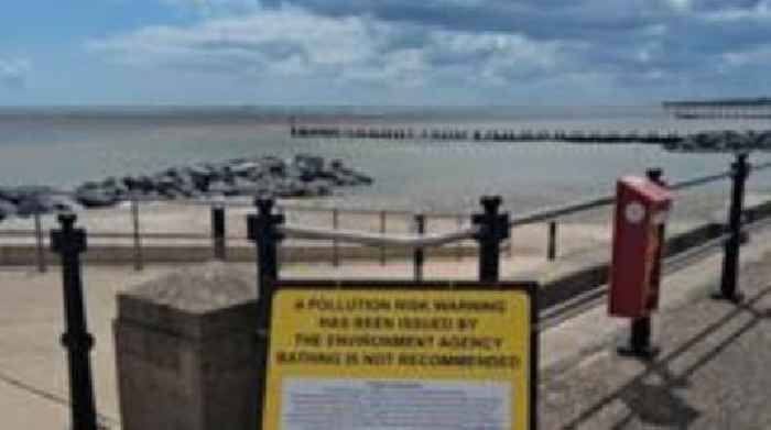 Swimmers told to avoid seafront due to sewage