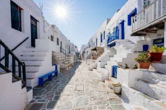 Greece orders five hour stop orders as temperatures hit 40C
