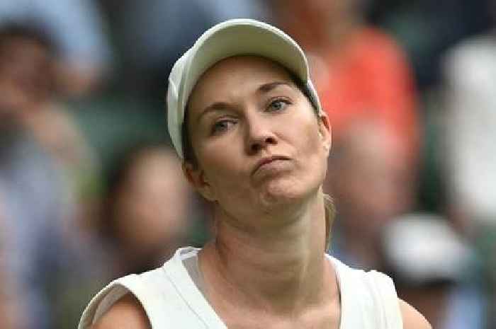 Wimbledon star 'forgets the rules' as she issues apology to opponent mid-match
