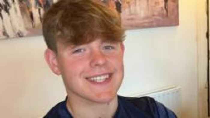 Teen battles jellyfish and strong currents to swim North Channel solo