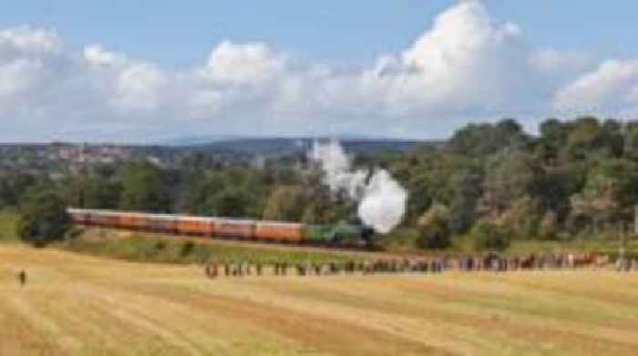Flying Scotsman visit extended after sell-out