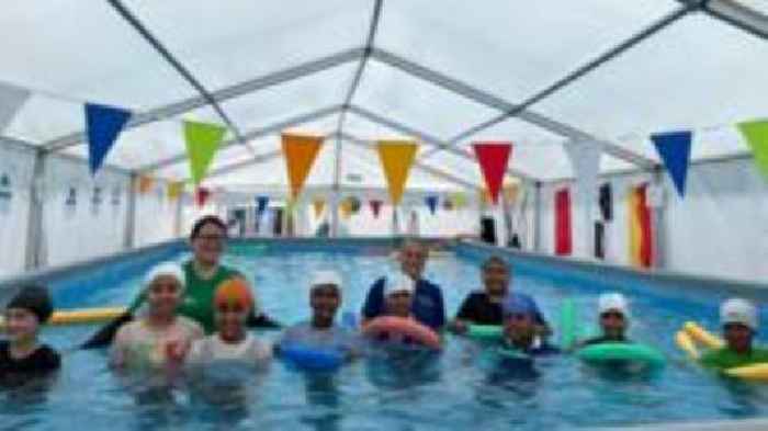 Pupils 'buzzing' in pop-up pool swimming lessons