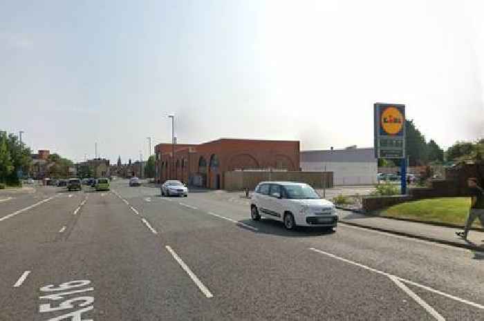 Derbyshire Police cordon off Lidl car park after report man was robbed by 2 women