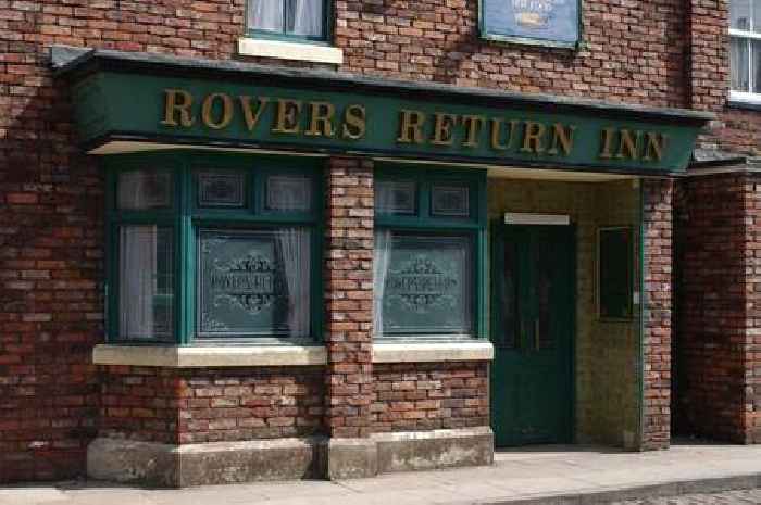 Coronation Street favourite confirms return to ITV soap with dressing room snap