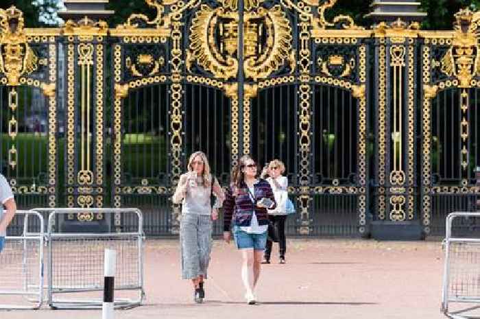 Woman discovers 'secret' coffee shop at Buckingham Palace but prices floor people