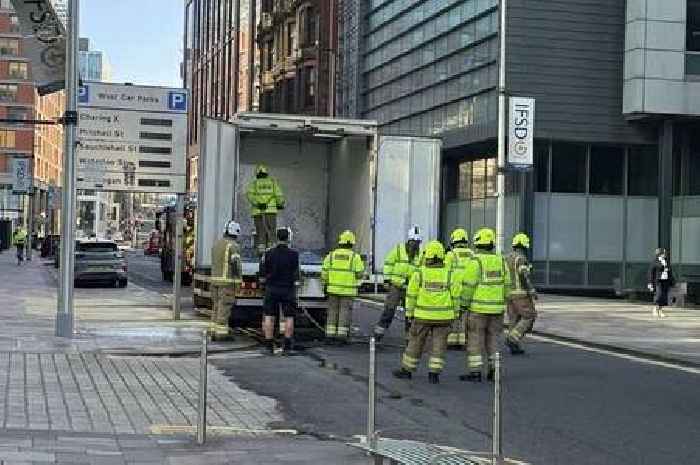 Glasgow bin lorry blaze as fire crews lock down city centre street