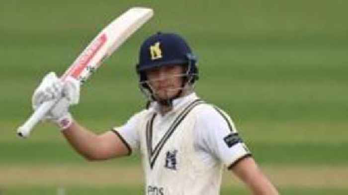 Wicketkeeper Smith signs new two-year Bears deal