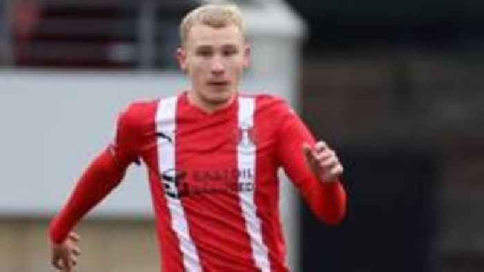 Blackpool sign Orient midfielder Brown
