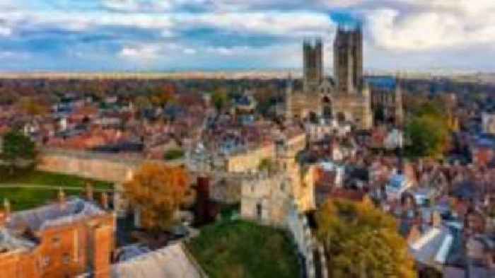 Councillors vote to abolish district councils