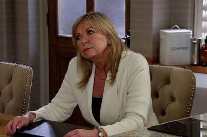 ITV Emmerdale fans 'rumble' identity of Kim Tate's new lover Eddie and he's not Dr Crowley
