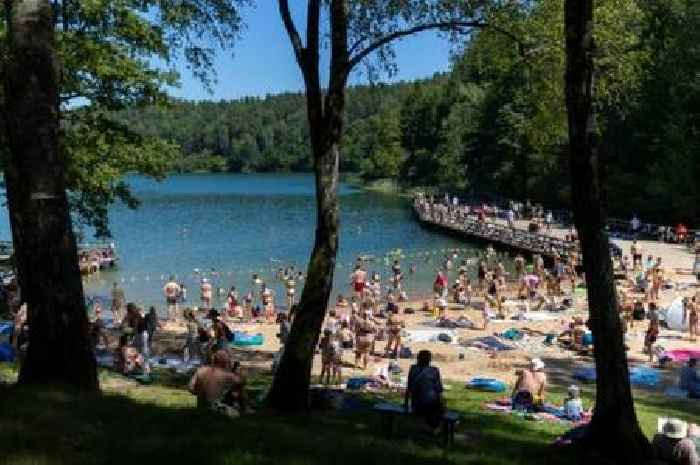 UK heatwave to 'nudge 40C' and 'hold out for 10 days to two weeks'
