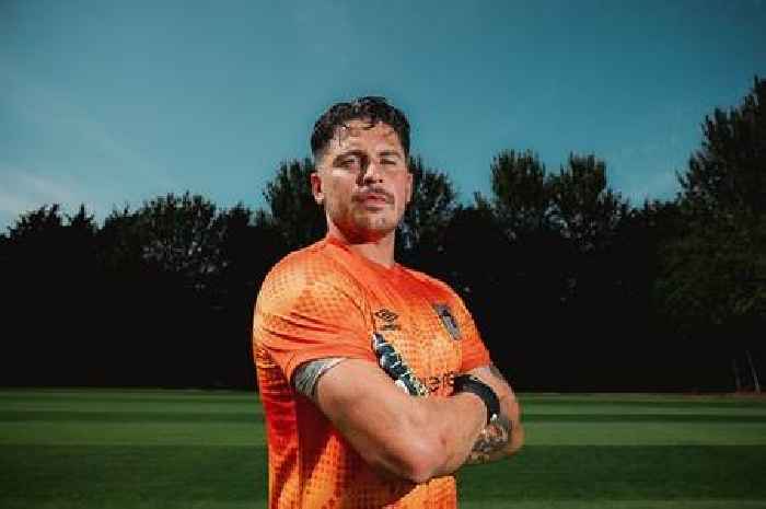 Grimsby Town sign goalkeeper Christy Pym