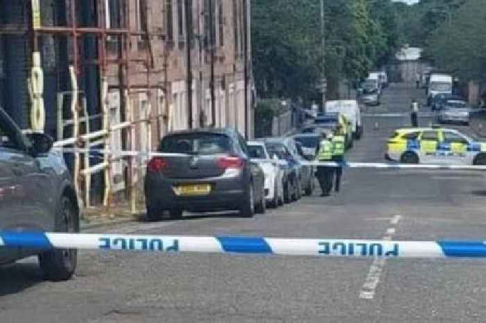 Body found in Edinburgh as cops lock down residential area