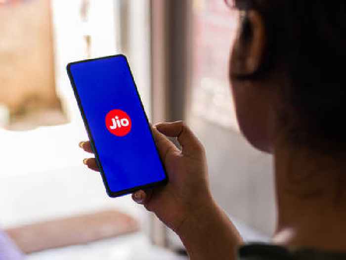 Reliance delays Jio IPO: here’s why the $100 billion giant is holding back