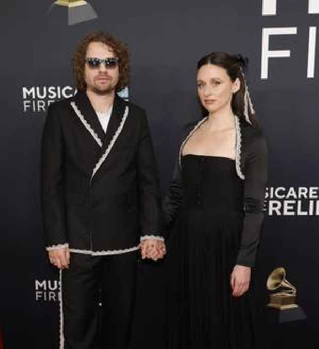 Waxahatchee & Kevin Morby – “You Found Me” (The Fray Cover)