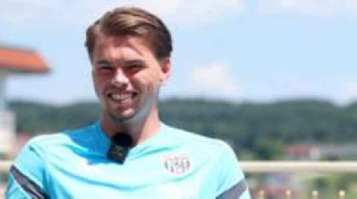 Mason 'needs a keeper who can play with his feet'