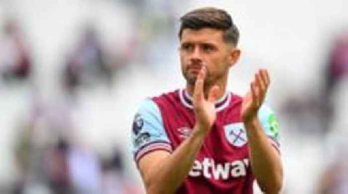 Stoke sign former West Ham full-back Cresswell