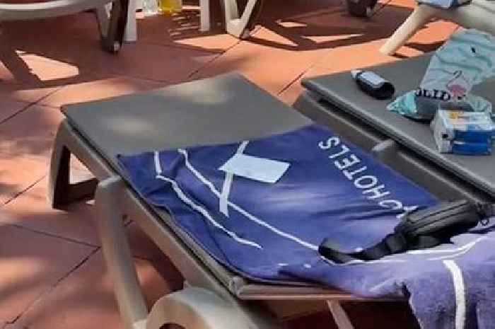 Couple fuming after Spanish hotel leaves card on their sunbeds