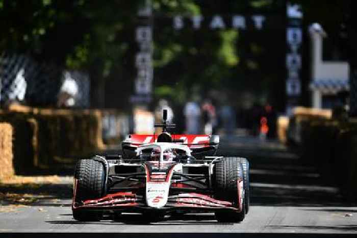 F1:Gene Haas Gives Fernando Alonso a Run for His Money As He Drives F1 Car at Goodwood