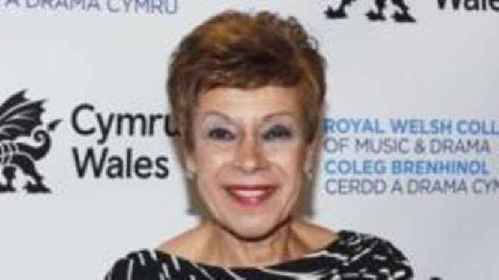 Renowned Welsh singer Iris Williams dies
