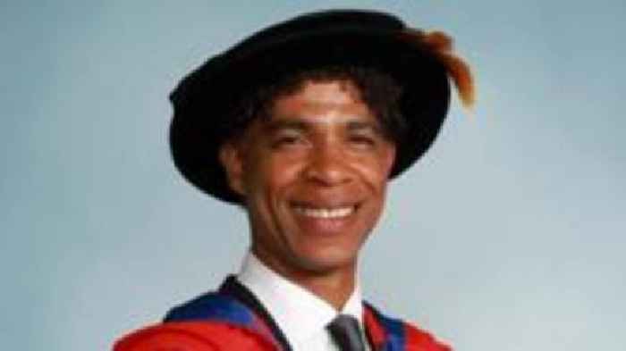 Ballet star Carlos Acosta receives honorary degree