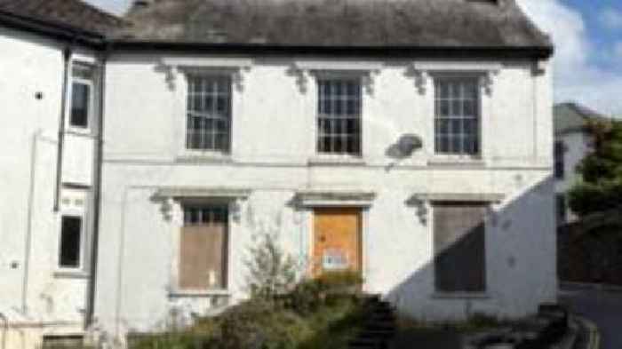 Call to 'level with people' over St Austell eyesore
