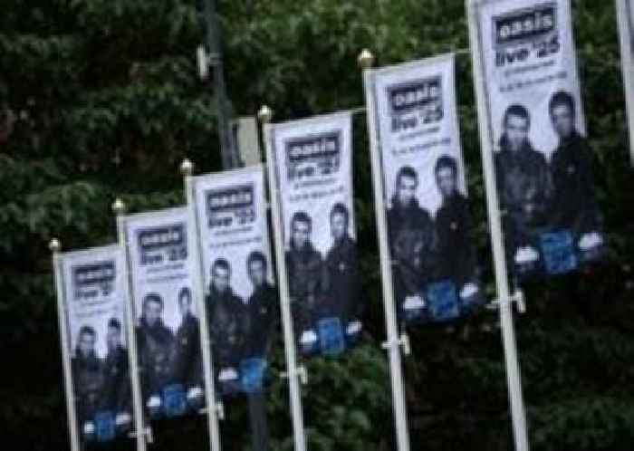 Story behind Oasis Definitely Maybe album cover