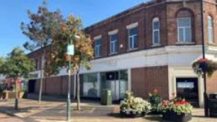 Call on retailers to take over empty M&S site