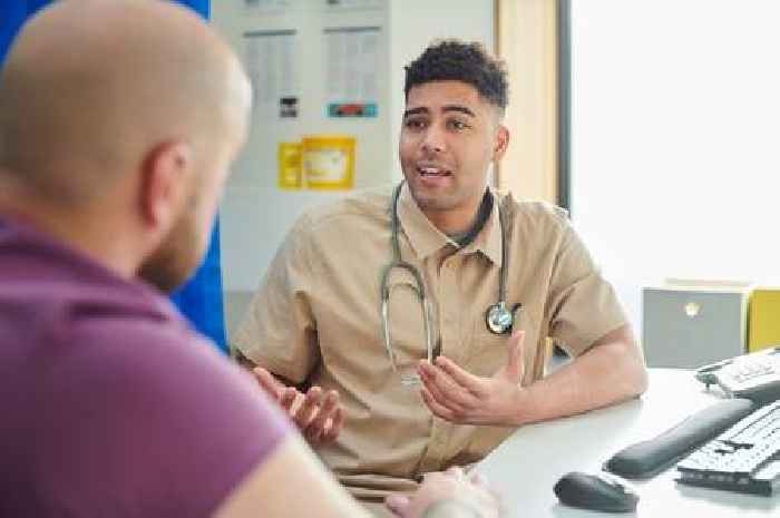 Doctors told to stop writing sick notes signing people off work
