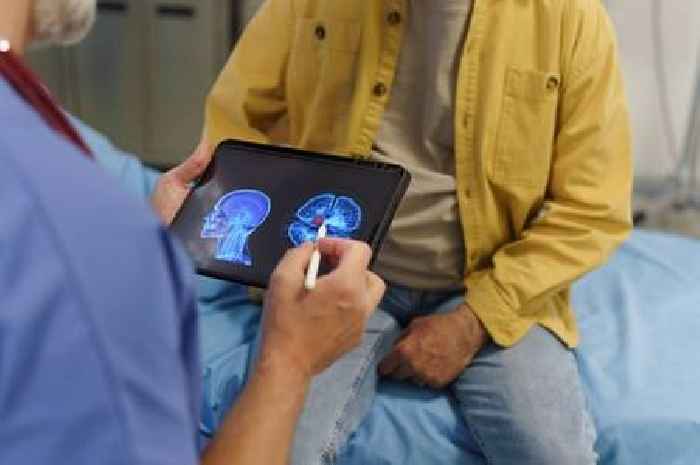 Popular alcoholic beverage 'slashes dementia risk' and boosts brain but there's a catch
