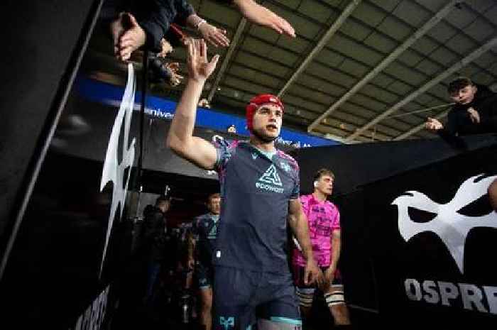 Rising Welsh star set to leave in middle of contract as players concerned by threat to teams