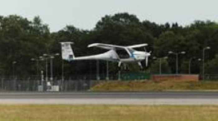 First electric flight lands at Gatwick Airport