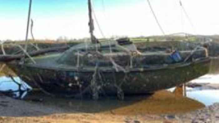 Prince William's duchy removes abandoned boats