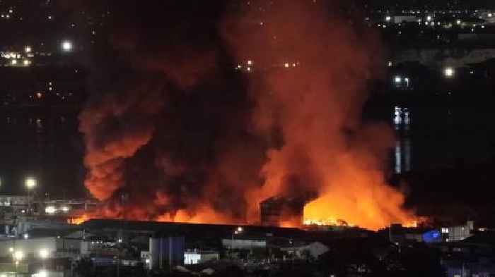 Large fire breaks out at warehouse in London