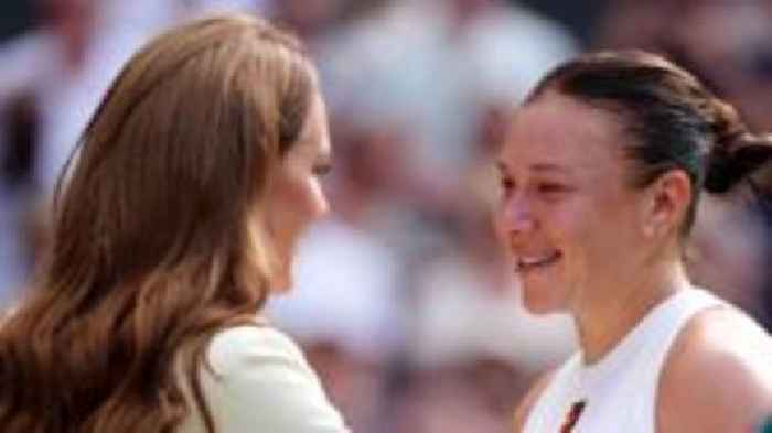 Anisimova 'frozen with nerves' in heavy Wimbledon loss