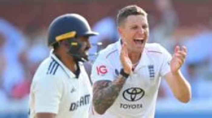 Carse keeps England alive on thrilling fourth day