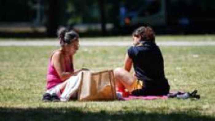 Heatwave continues across UK ahead of Monday temperature dip