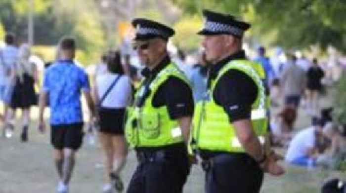 Six arrested for trying to get into Oasis gigs